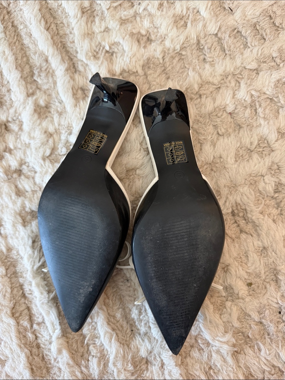PrettyLittleThing Black & White Pointed Bow Mules - Picture 2 of 2